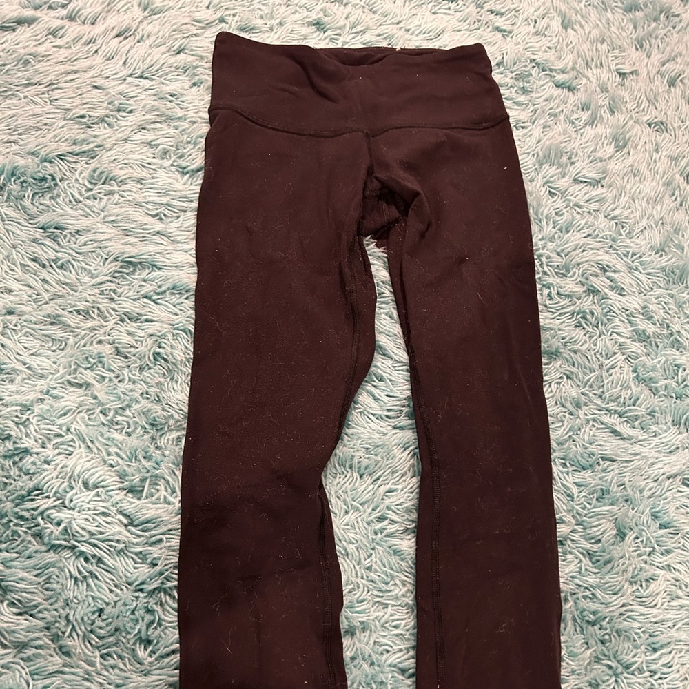 lulu lemon black wunder under leggings.